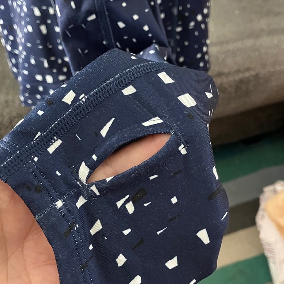 Under Armour Cold Gear 1/2 zip, XL - Picture 4 of 7